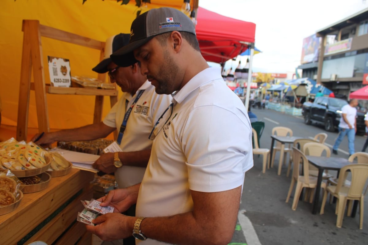 Santiago de Veraguas sigue celebrando con música, folclor y mucha fiesta