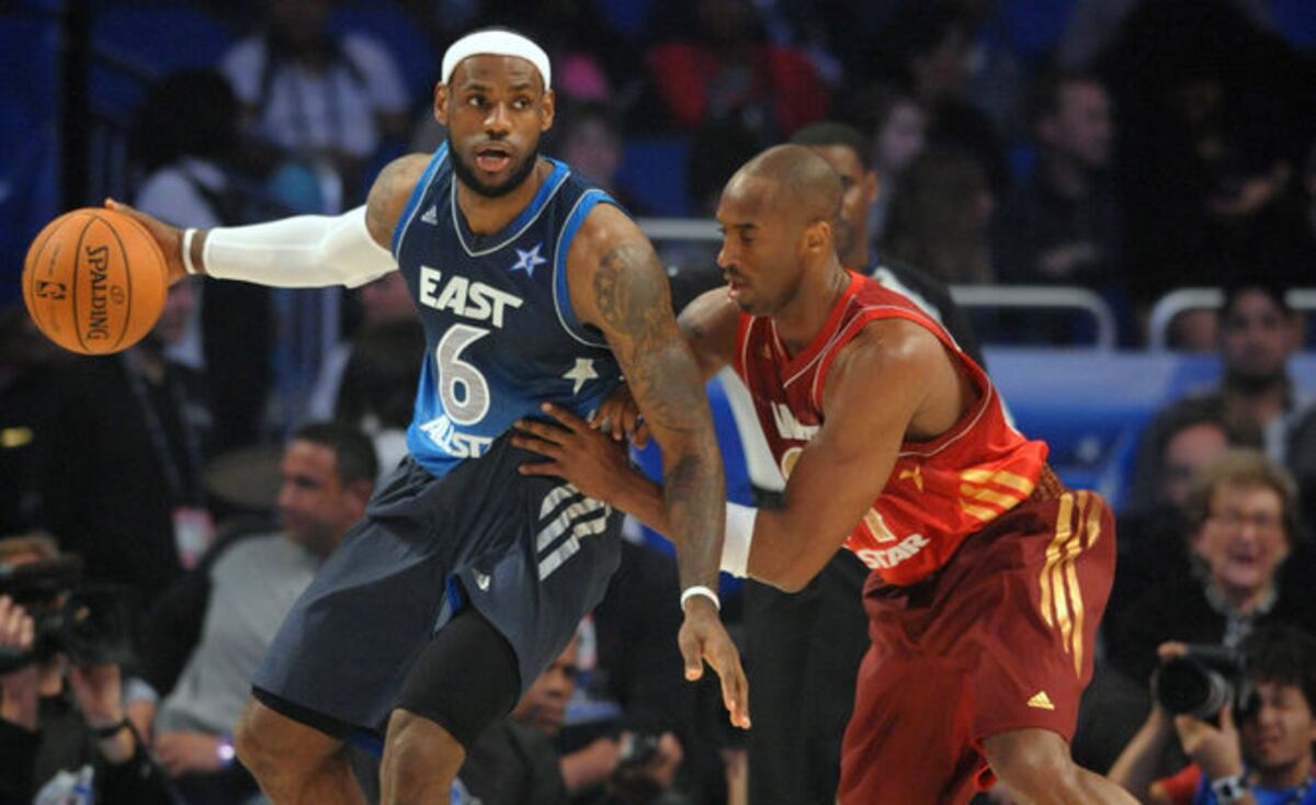 LeBron rebasa a Kobe Bryant como 3ro en anotadores de la NBA