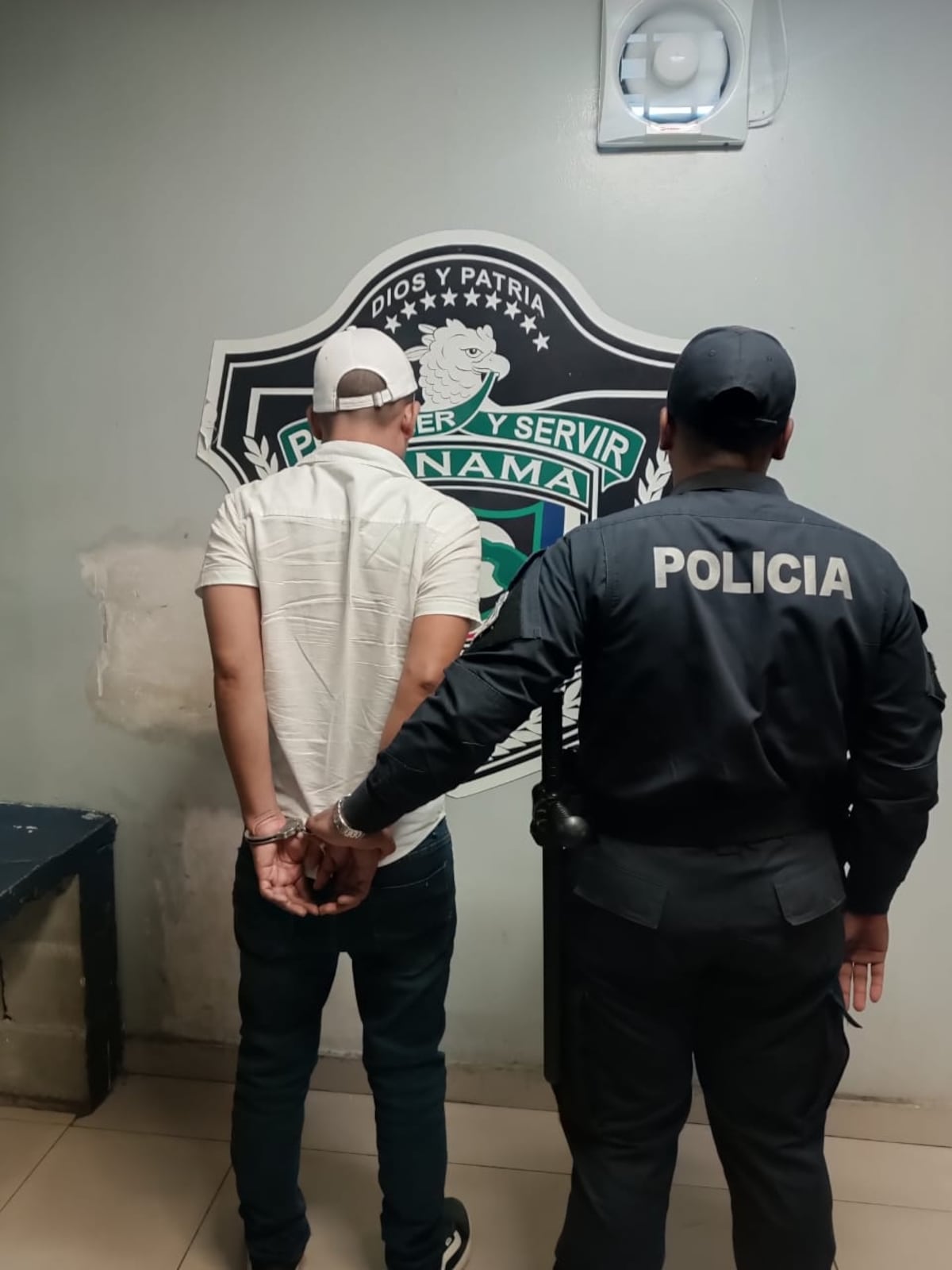 ¡Cae el terror del Metro de Panamá con siete celulares robados!