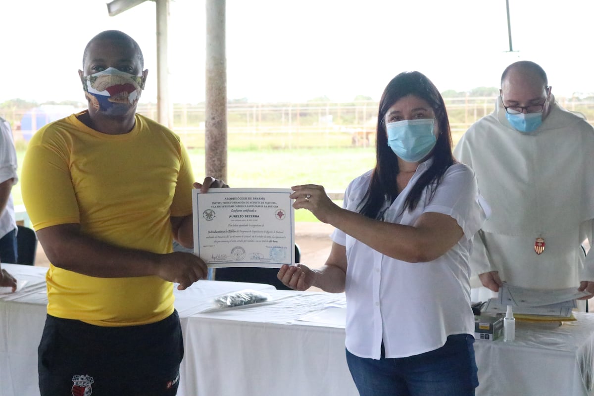 Culminación de curso bíblico les da una nueva oportunidad a privados de libertad