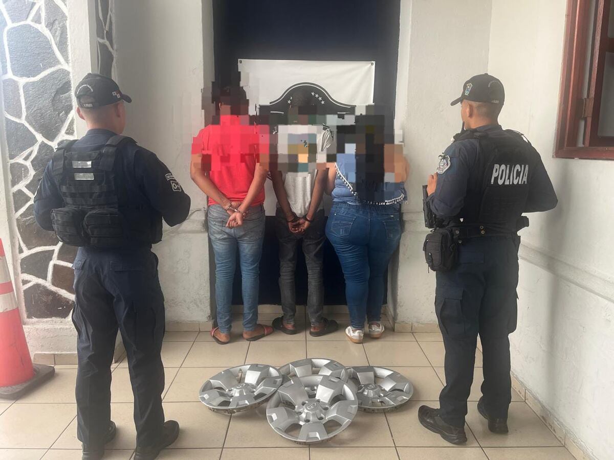 Les cayeron por robar retrovisores y rines en Penonomé