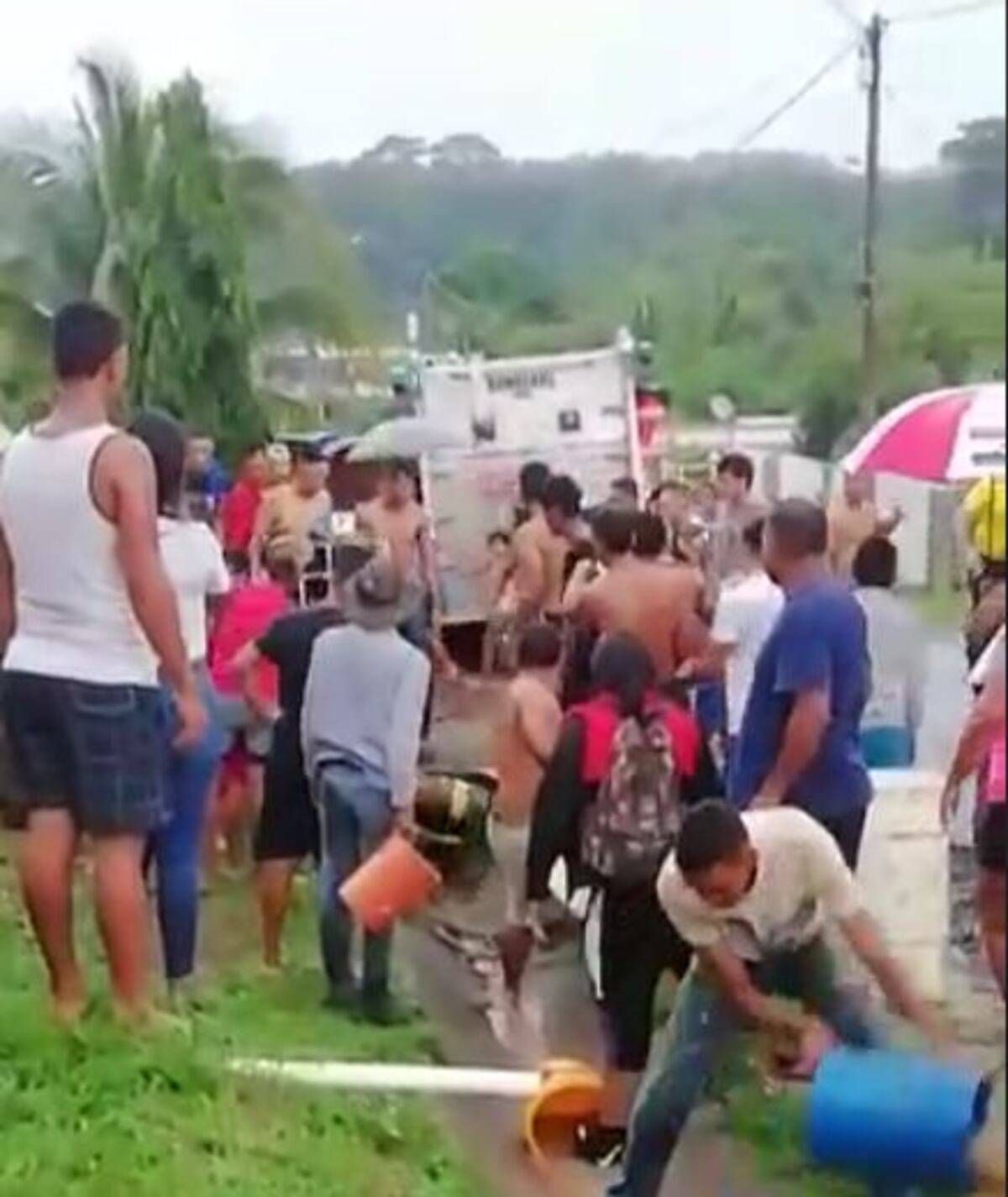 Dolor. Muere menor que había quedado atrapado en la alcantarilla. Video conmovedor 