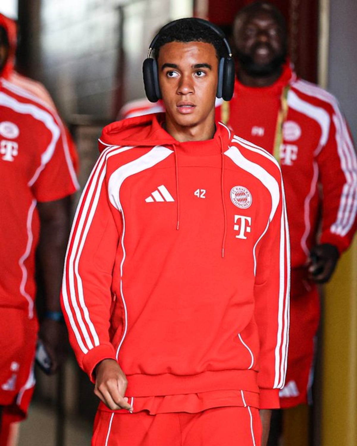 ¡Brutal! Musiala se rompe el tobillo tras choque con Donnarumma