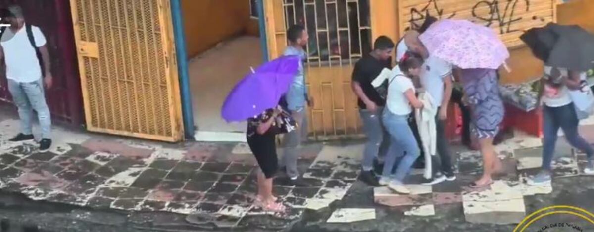 Capturan a dos carteristas y roba celulares en la 5 de Mayo (Video)
