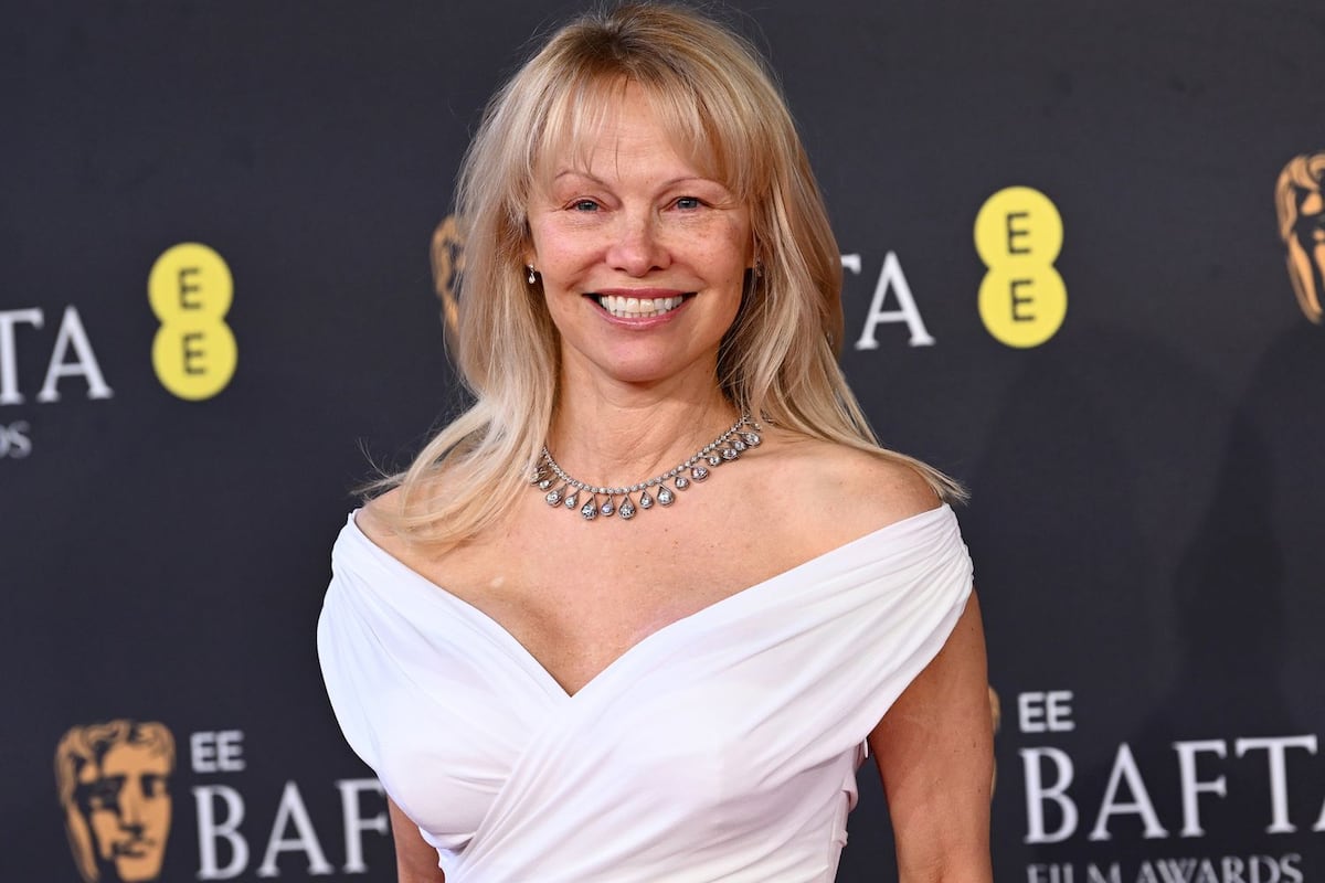 Pamela Anderson le baja el tono al ‘romance’: ‘Con Liam Neeson solo hay una sincera amistad’