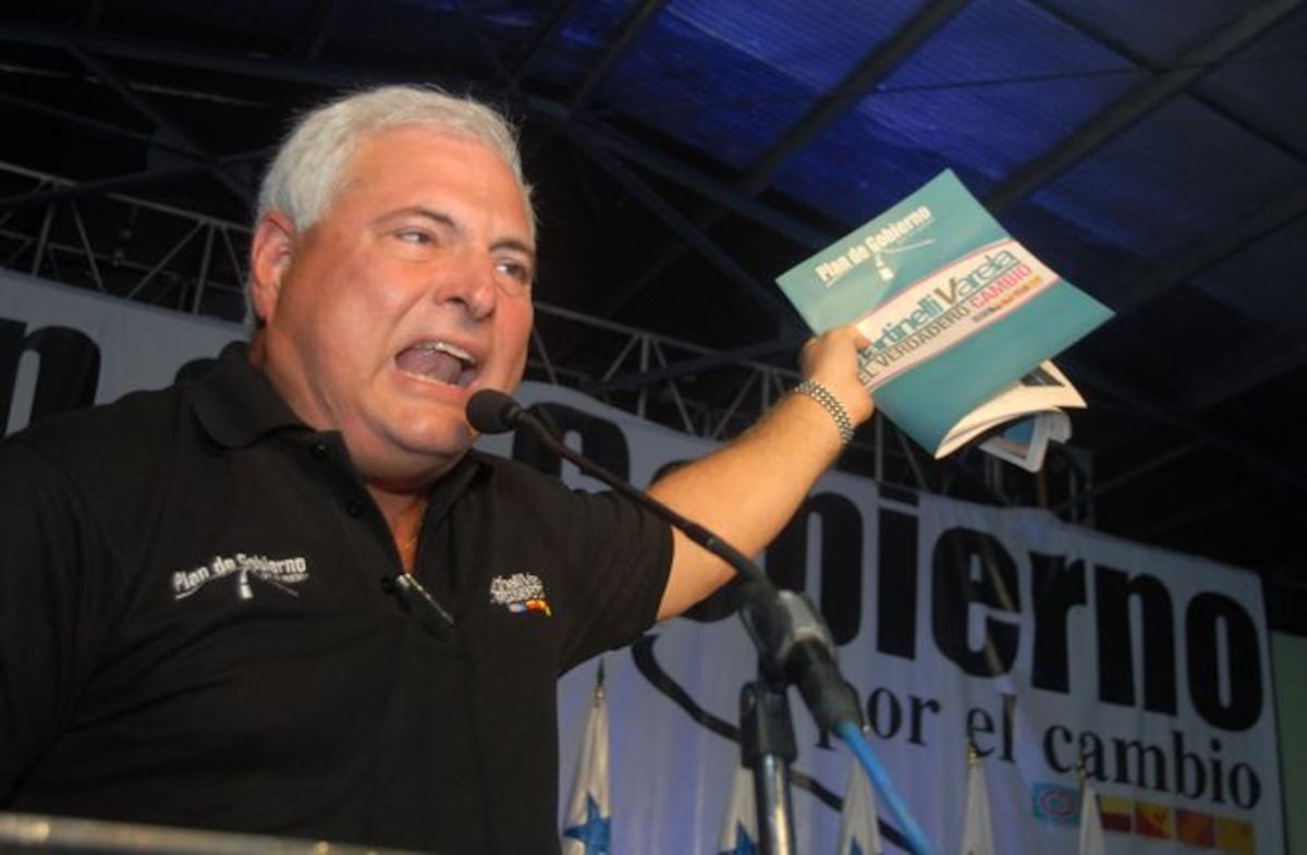 ¡WA! Ricardo Martinelli envía directrices a sus diputados con carta a mano