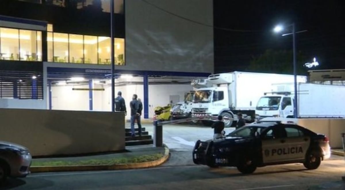 Detienen a seguridad por estar supuestamente involucrado en robo de supermercado