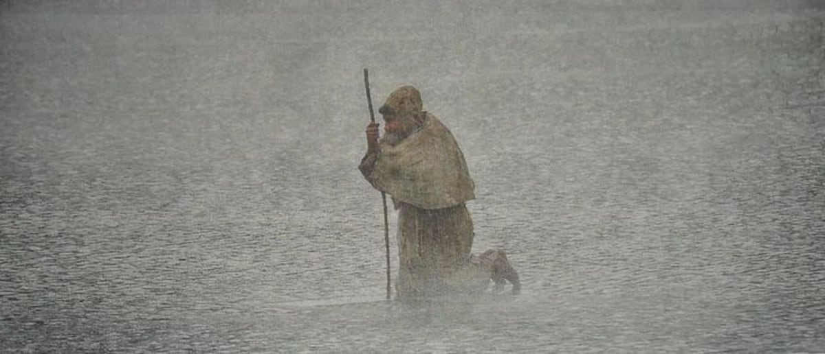 ¿Quién es el extraño monje que reaparece cada vez que hay un nuevo pontífice?