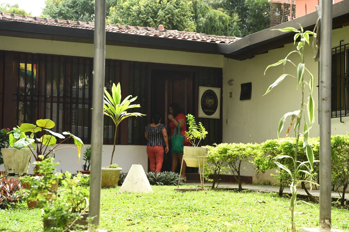 Saúl Méndez quizás abandone Panamá esta tarde rumbo a Bolivia tras casi dos meses refugiado en embajada