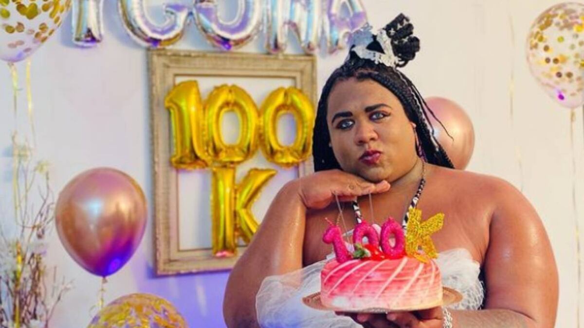 En coma inducido por covid-19. Influencer que alentaba a sus seguidores a participar en parkins y poncheras en peligro de muerte