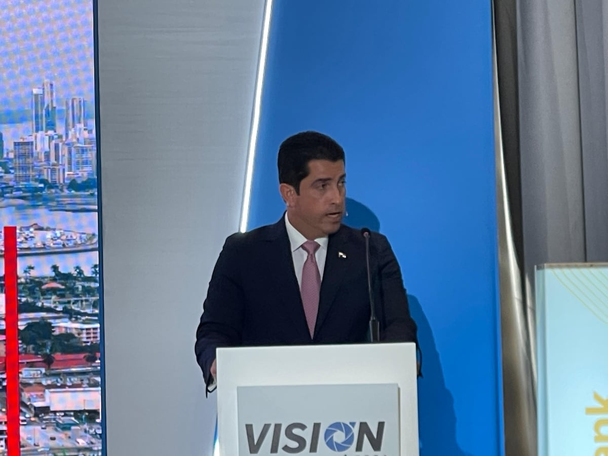 Ministro Icaza explica el plan contra la crisis de basura y los avances clave de la línea 3 del Metro