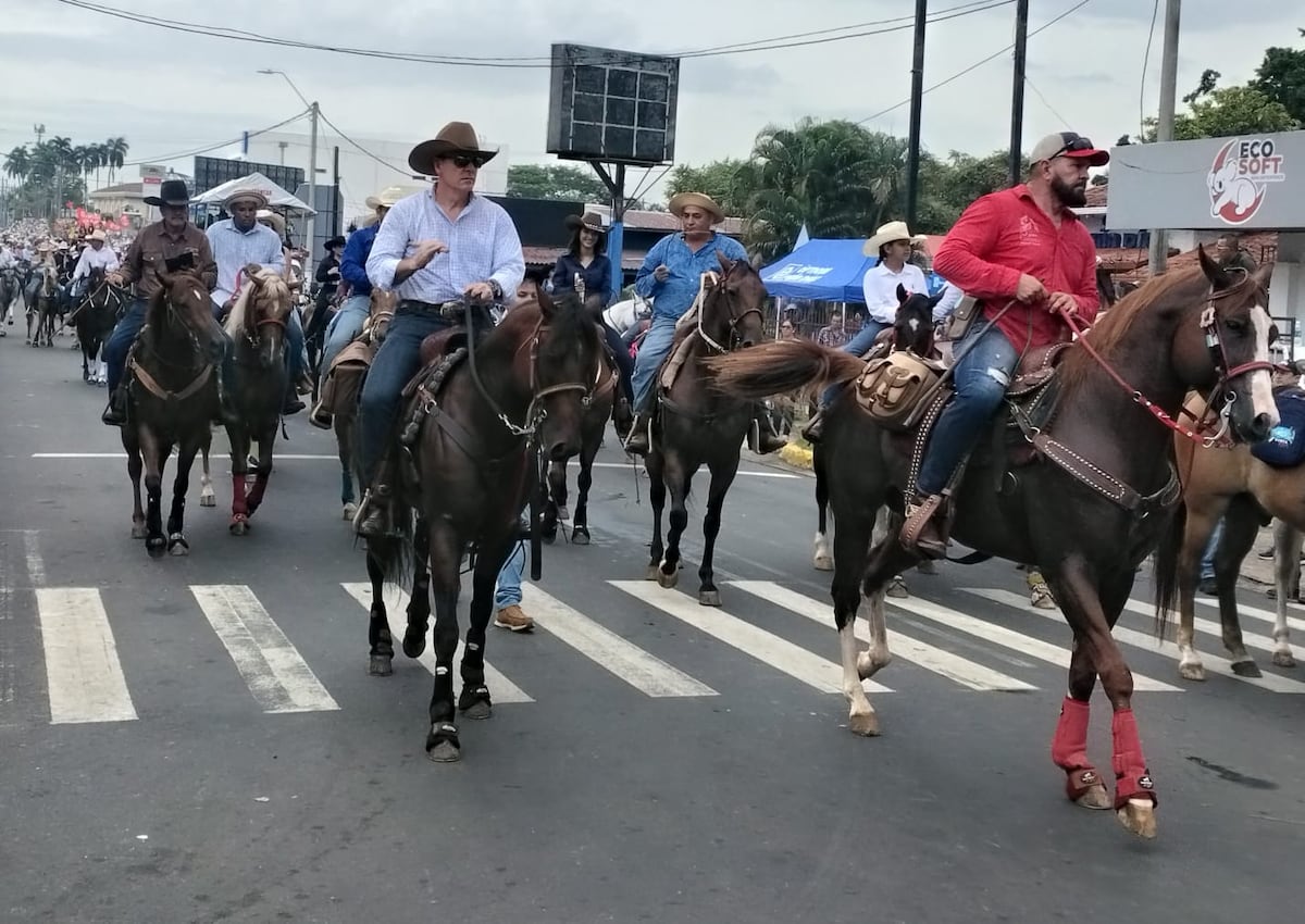 Santiago vibró con la tradicional mega cabalgata