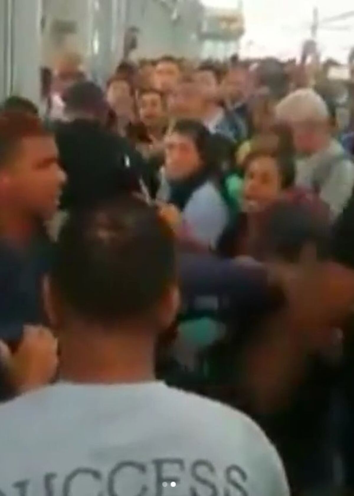 Roban en terminal del Metro y ciudadanos se toman justicia por sus manos. Videos