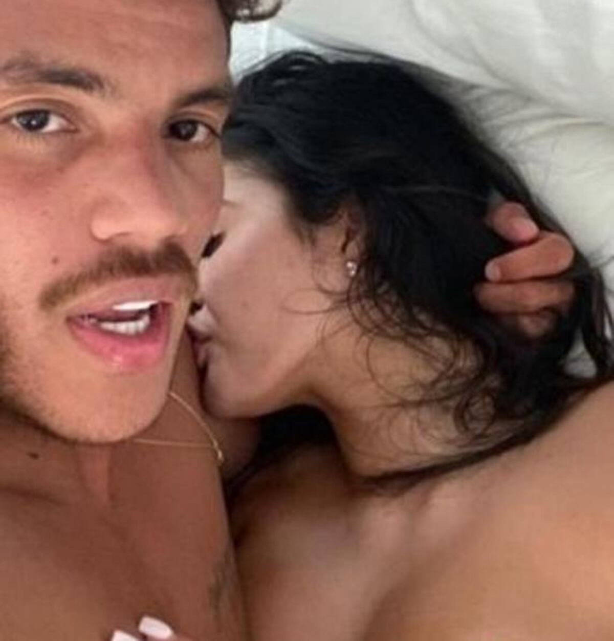 Jonathan Dos Santos publica por error una foto besándose en la cama con la doble de Kylie Jenner