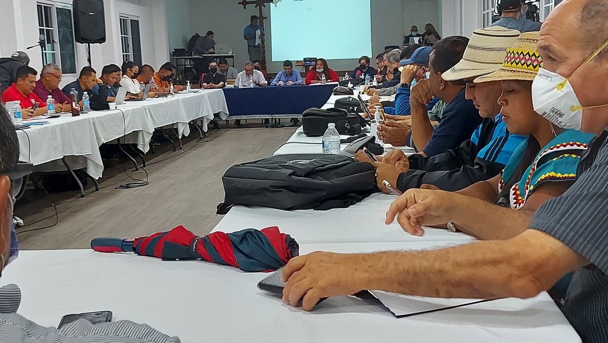 Con aspiraciones de bajar el costo de la electricidad, reinicia la mesa del diálogo 