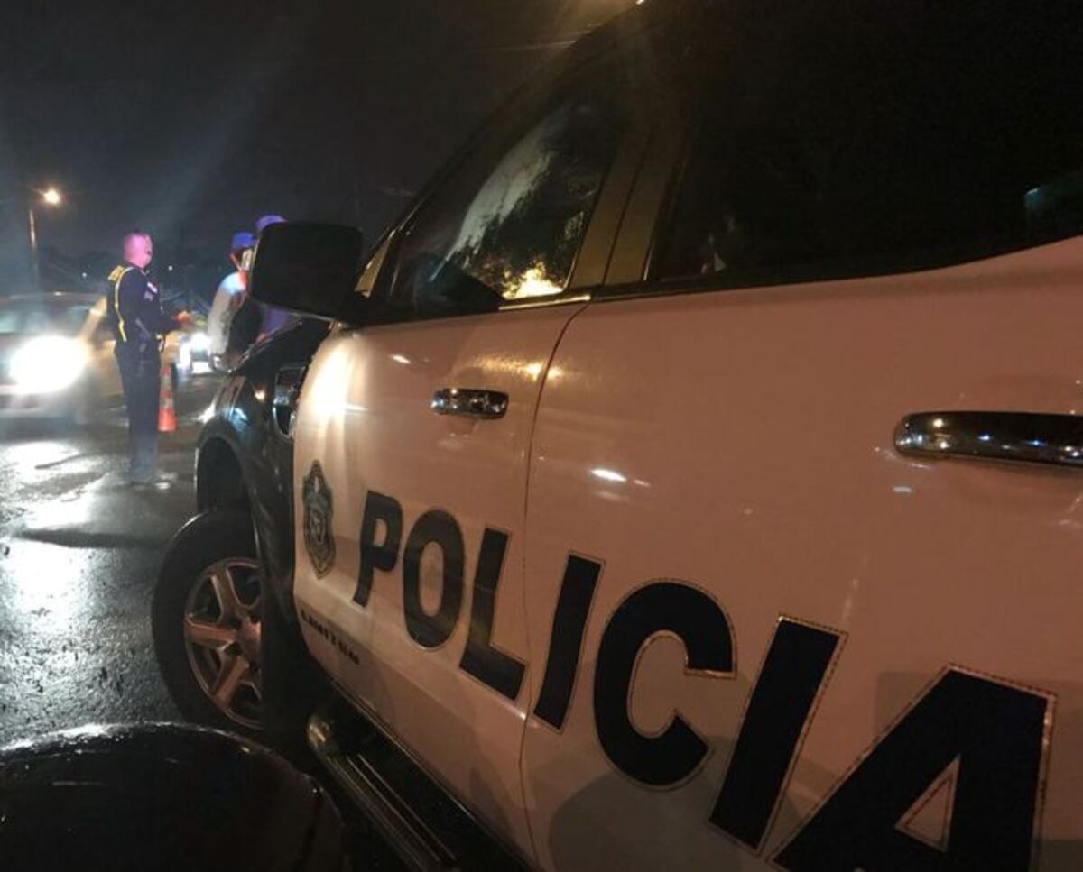 Intenta robarle celular a mujer y ella le entra a karatazos y lo captura