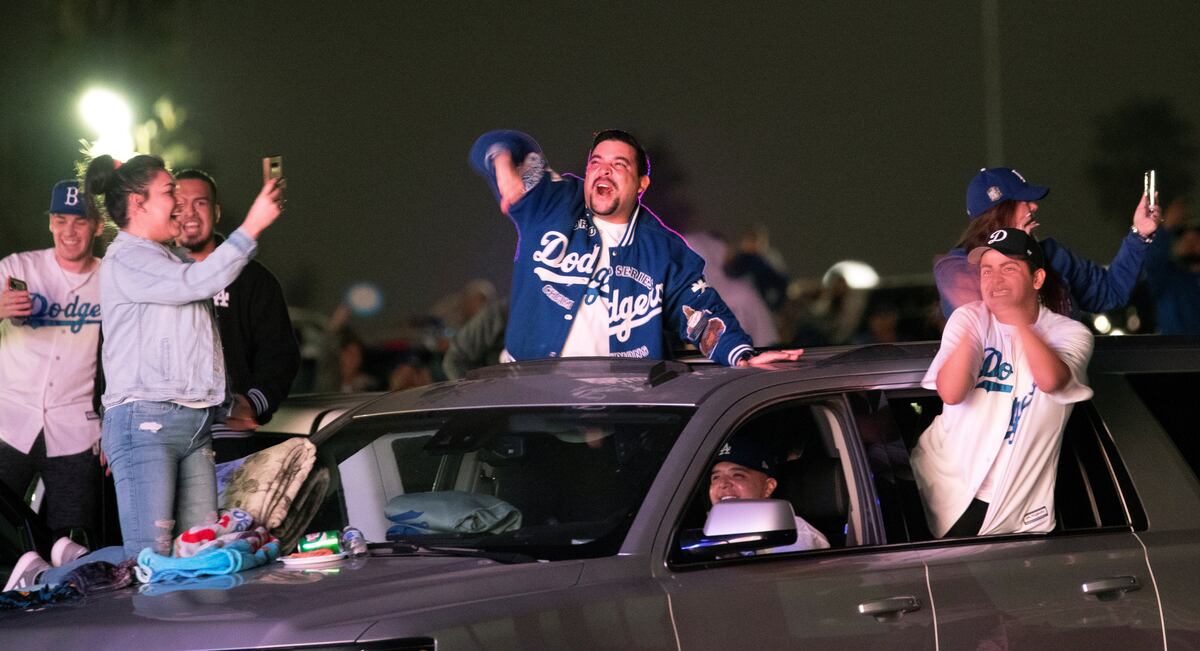 Fans de los Dodgers no podrán celebrar con su equipo gracias al coronavirus
