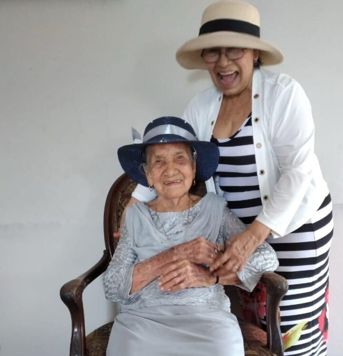 Enhorabuena. Abuelita chiricana festeja sus 100 años 