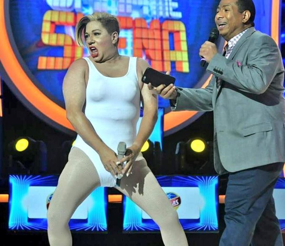 ¿Y el anillo pa' cuándo? Shebelut causó revuelo como J.Lo. Dimes y diretes.Video