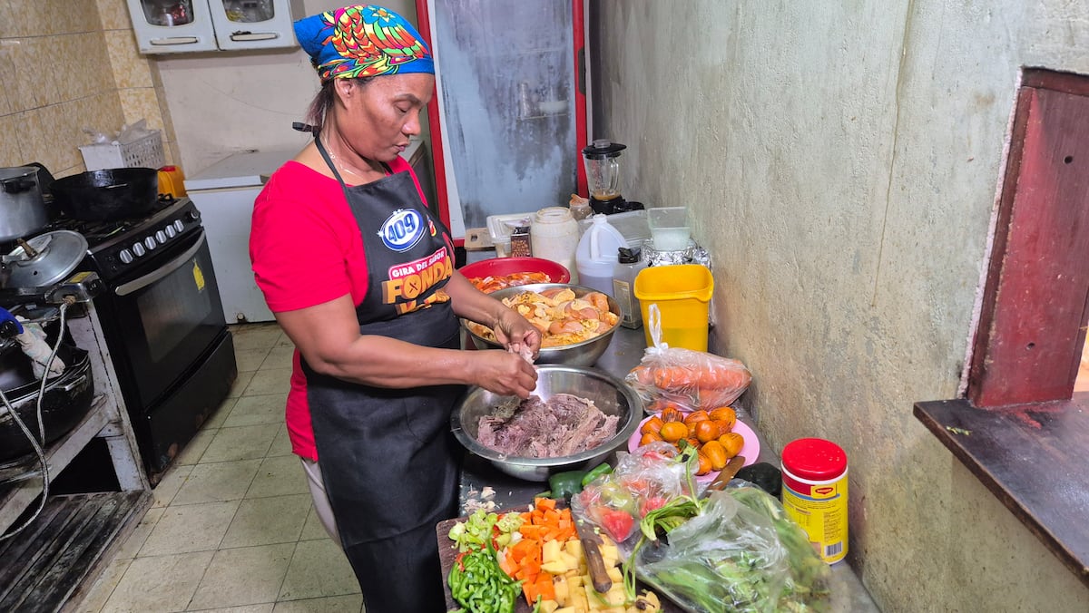 El olor a ají trompito y ajo que anuncia que Mayra ya está cocinando