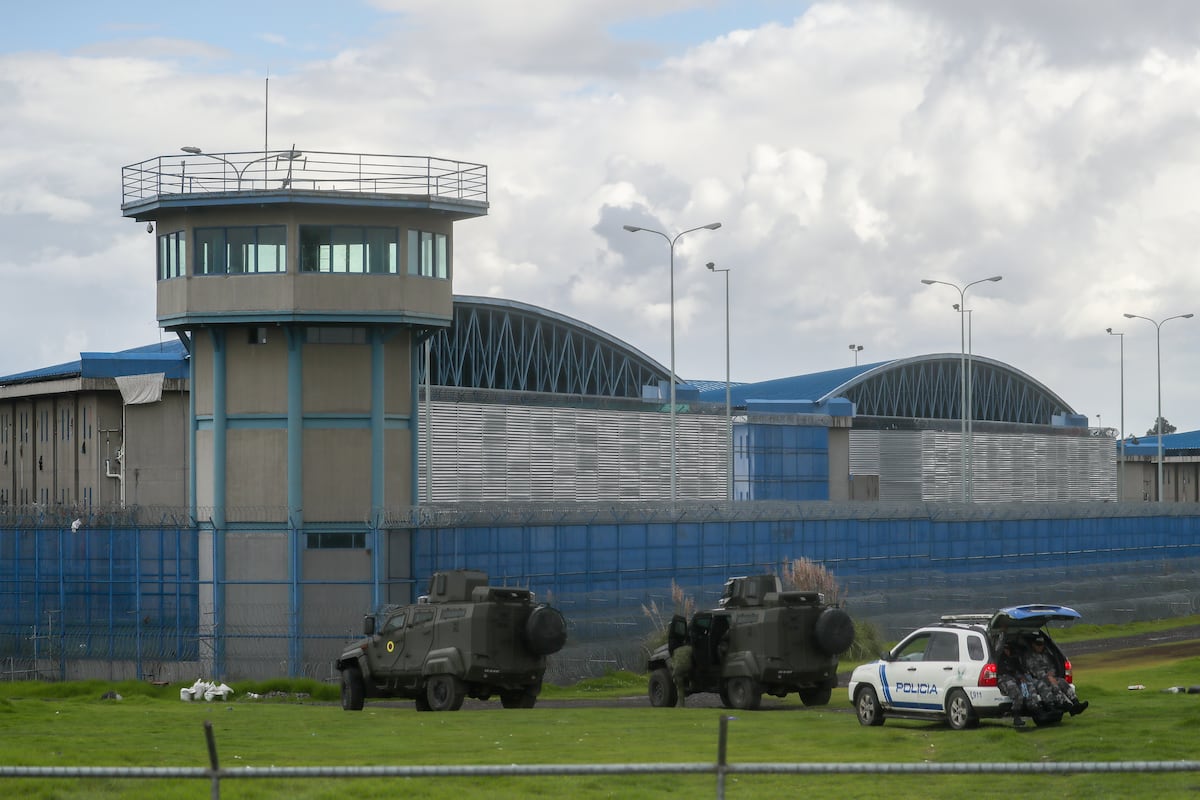 Caos penitenciario: 178 funcionarios retenidos en cárceles de Ecuador