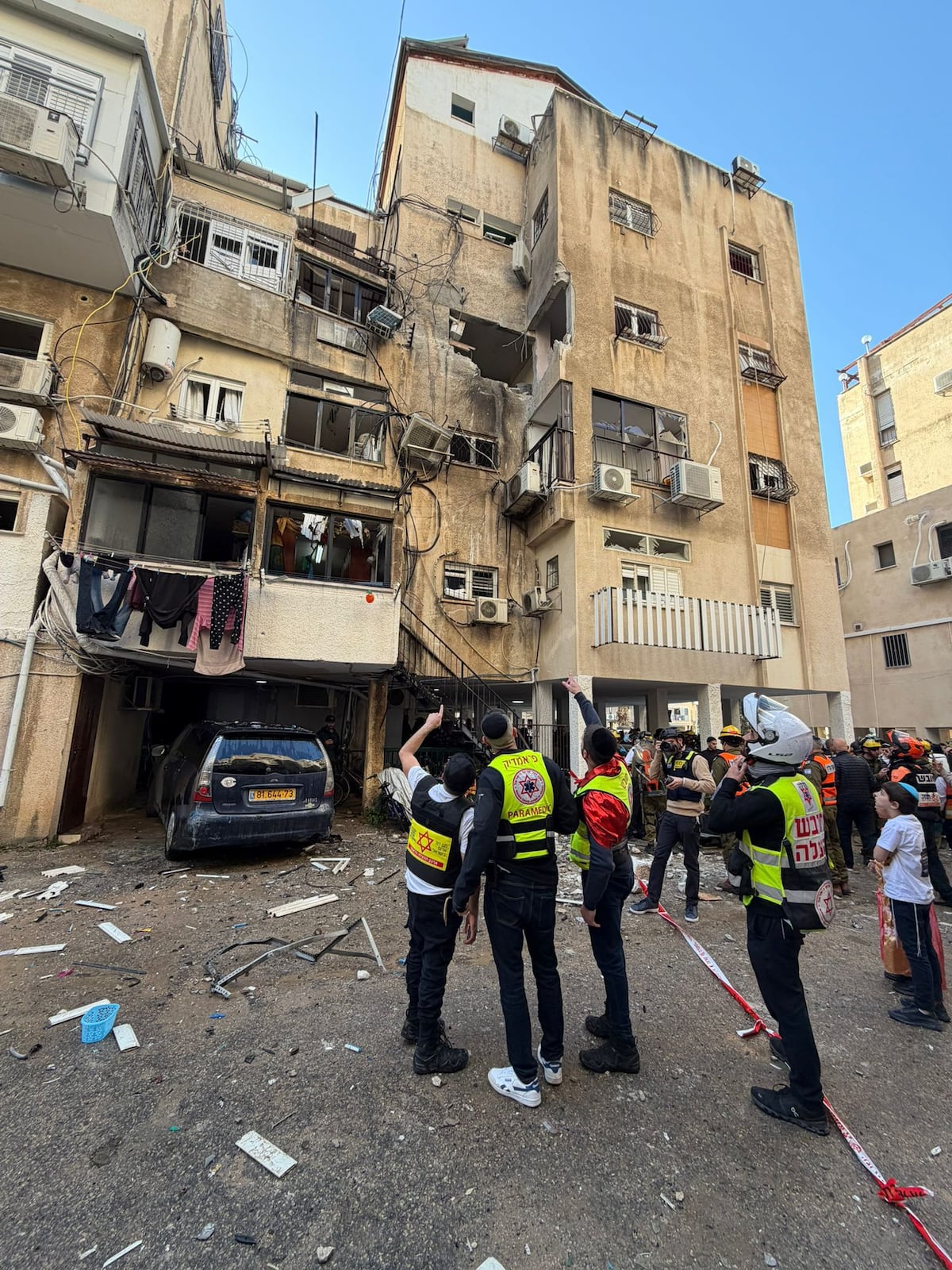 Al menos cinco heridos en el centro de Israel tras la caída de metralla de un misil iraní