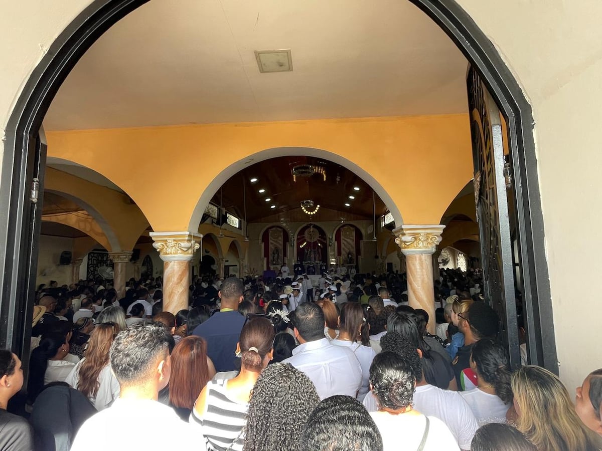 ‘Aquí está mi hijo, se los presento’: El desgarrador adiós de la madre de Esteban de León