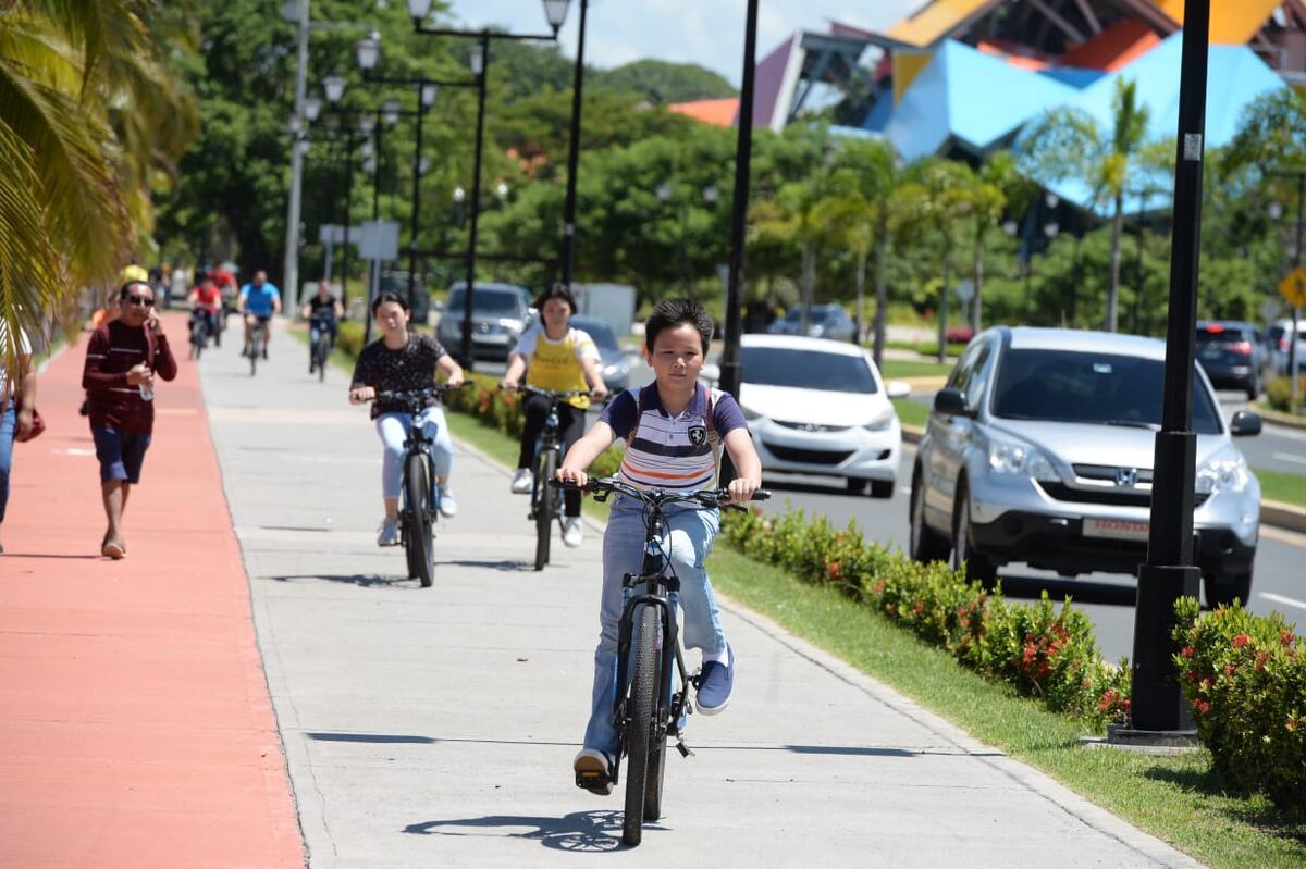 Curioso. Vacaciones. Alumnos se reúnen con su maestra, pero miren para qué