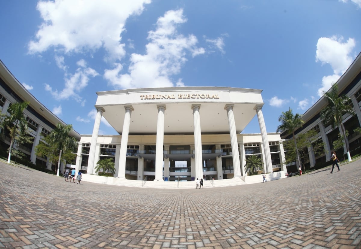 Tribunal Electoral presenta demandas contra las reformas electorales