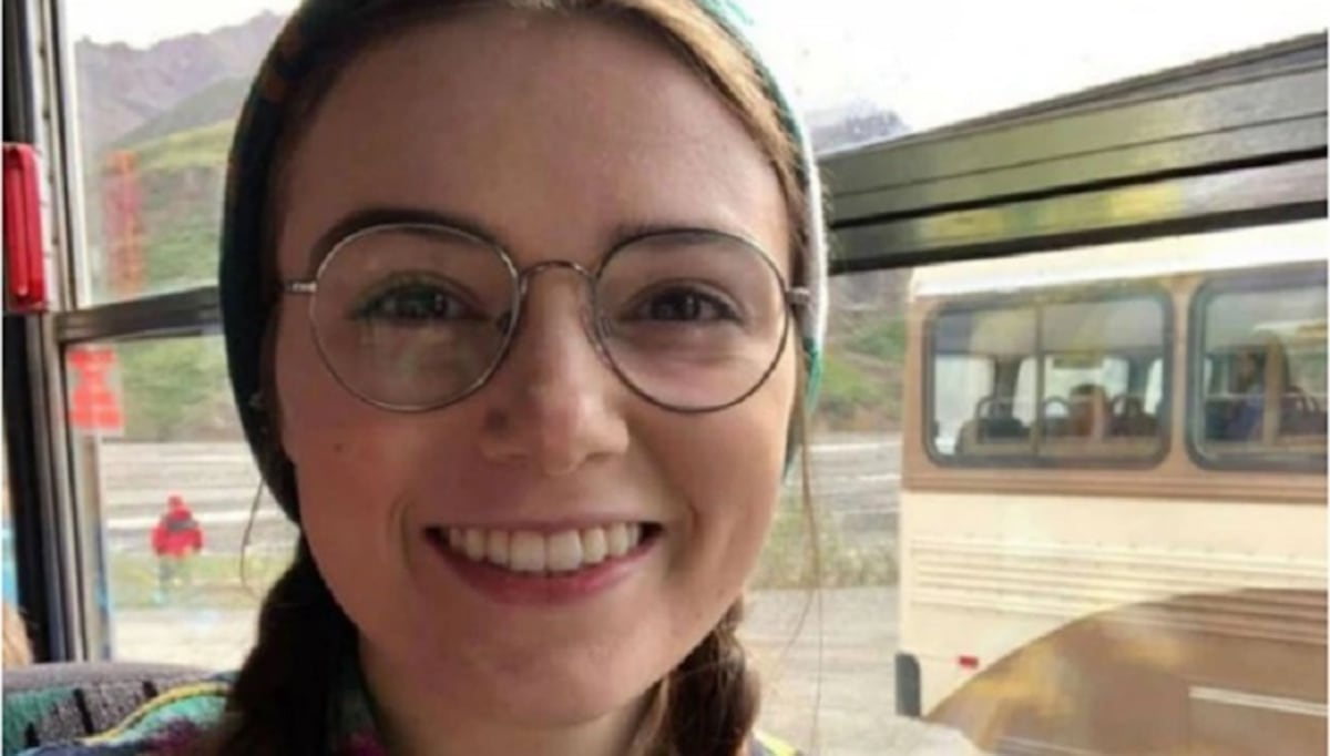 Una chica dormida fue engañada y creyó acostarse con su novio, pero era el amigo