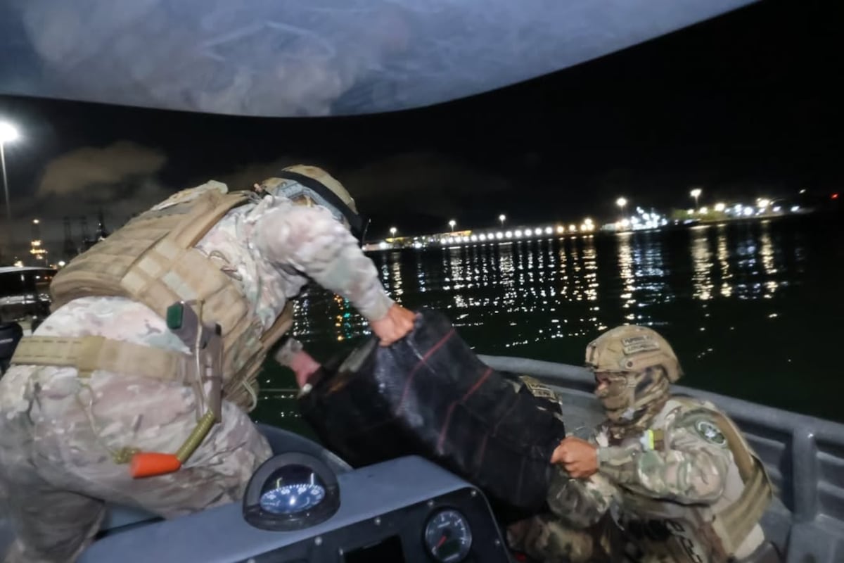 Acción en Mar y Tierra: Decomisan paquetes de presunta sustancia ilícita en el Archipiélago de Las Perlas y en la Terminal Portuaria de la Zona del Pacífico