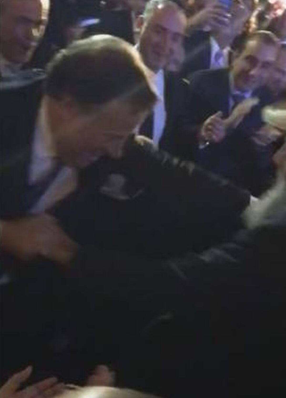 FILTRAN VIDEO. Pillan bailando al presidente Varela, momento de desestrés
