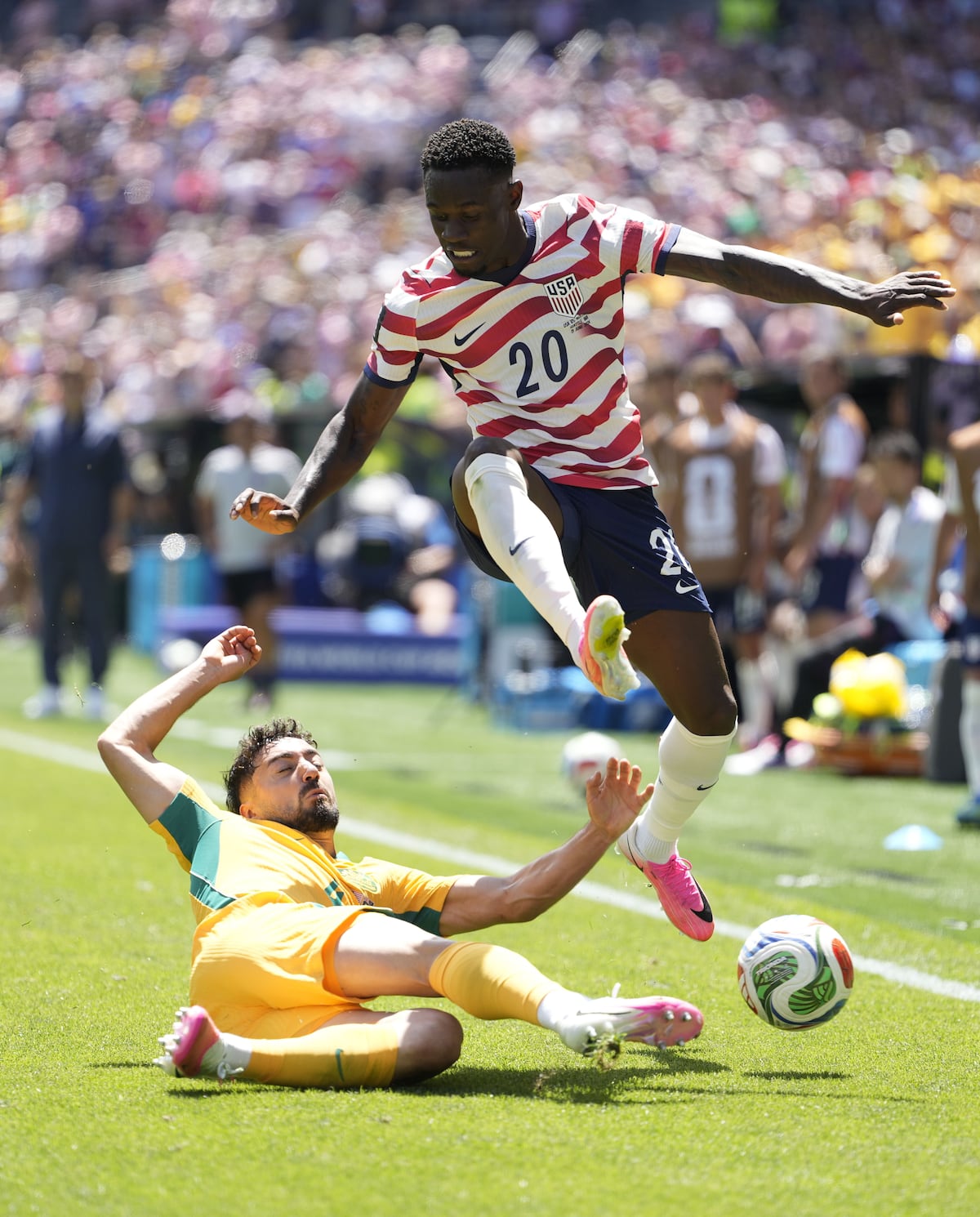 Estados Unidos confirma su buen momento: ganó 2-0 a Australia y selló su pase a los octavos