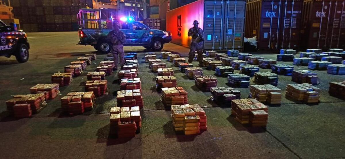 Decomisan 3 mil 267 paquetes de droga en contenedores en puerto de Colón