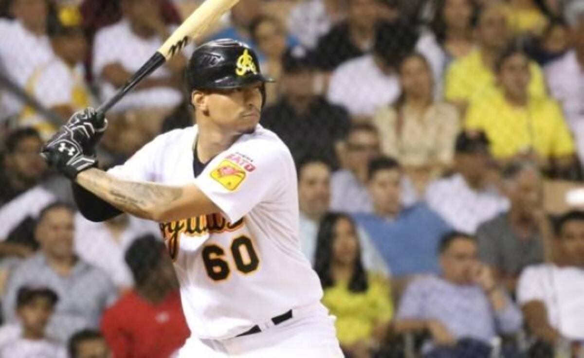 Panameño Bethancourt firma con los Cerveceros