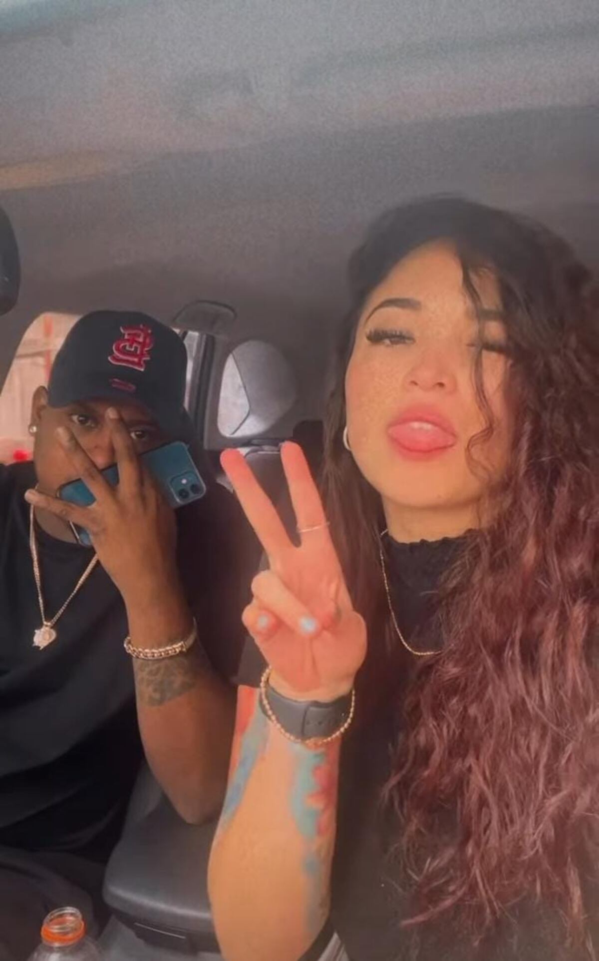 Fergie cuida a Yemil del dengue. Hoy tiene un concierto, pero ayer faltó a la audiencia