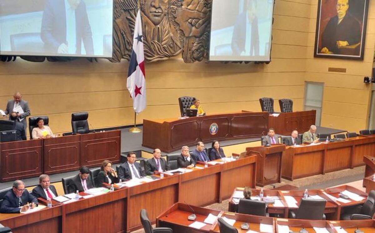 Aprueban fondo para cirugías de niños en el extranjero y evitar recolectas