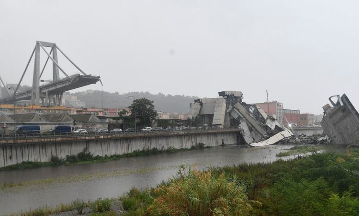 Una tormenta causó la caída del puente en Italia y a 20 ascienden los muertos