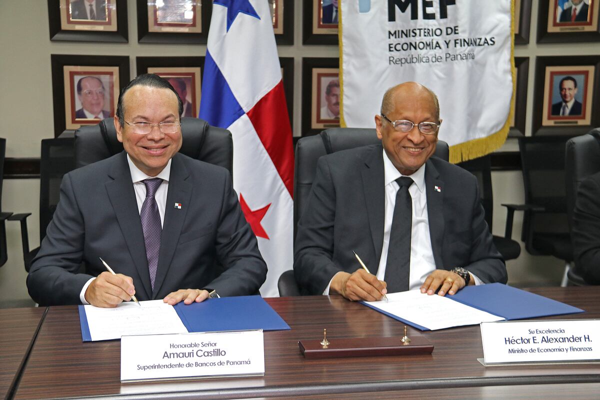 Nuevo superintendente de Bancos de Panamá toma posesión