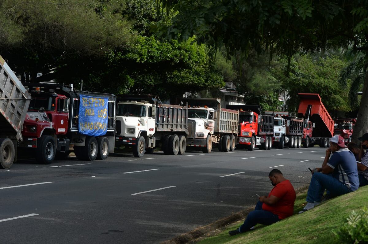 Asociación de Volquetes y MICI se sientan luego de cierre de la Cinta Costera