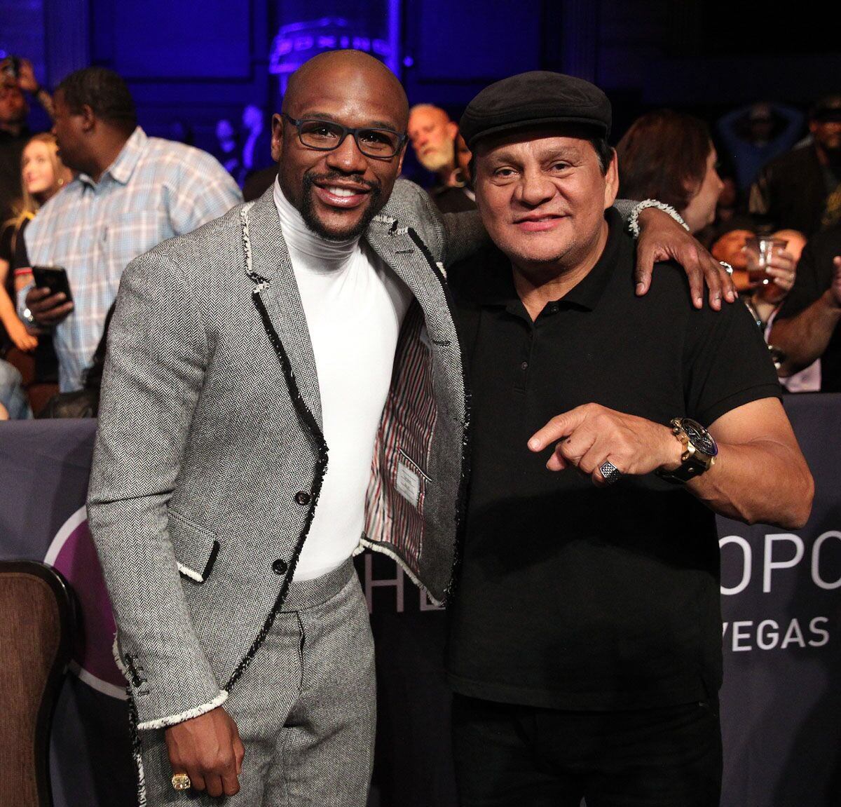 Mayweather Jr. sigue poniendo a ‘Manos de Piedra’ Durán detrás de él