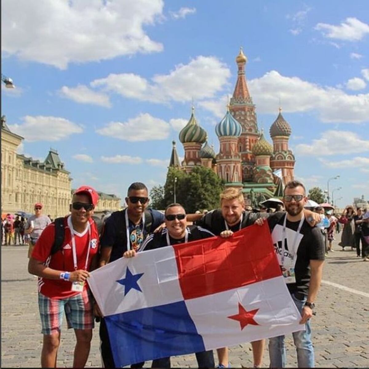 Él en Rusia, ella acá. Se le declaró antes del primer gol histórico de Panamá
