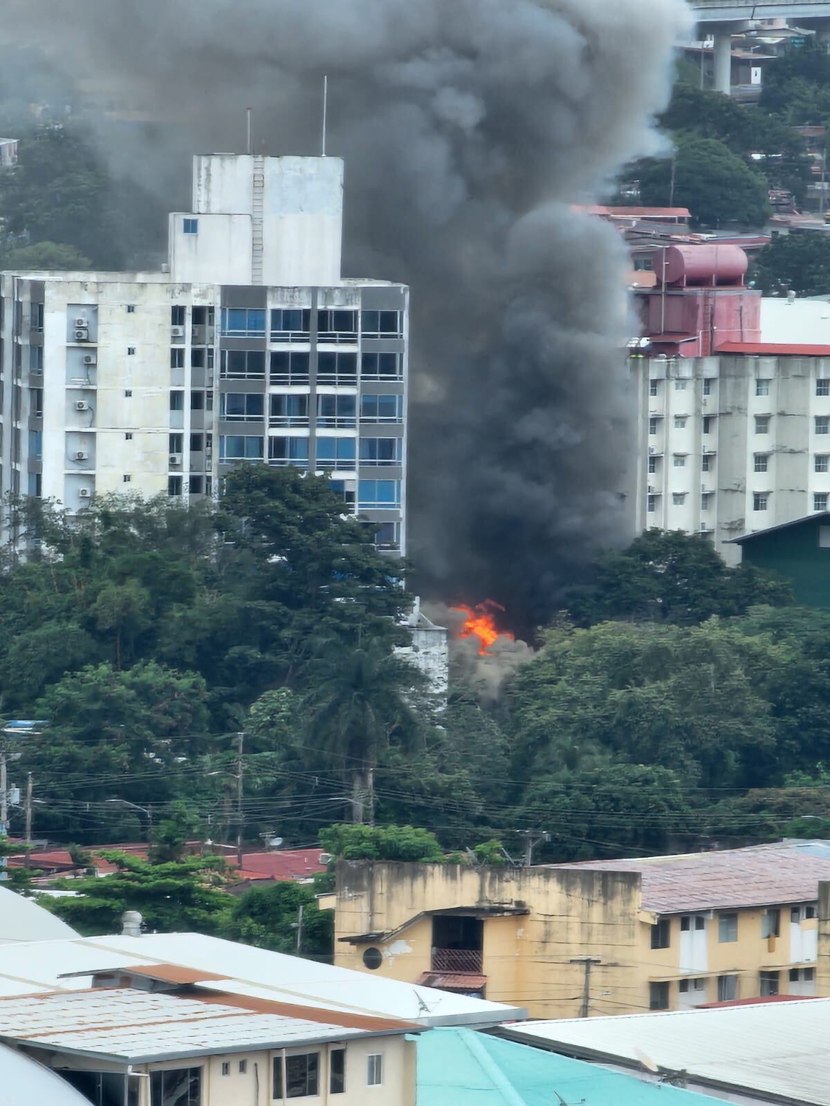 Incendio en barraca de calle 13 Río Abajo