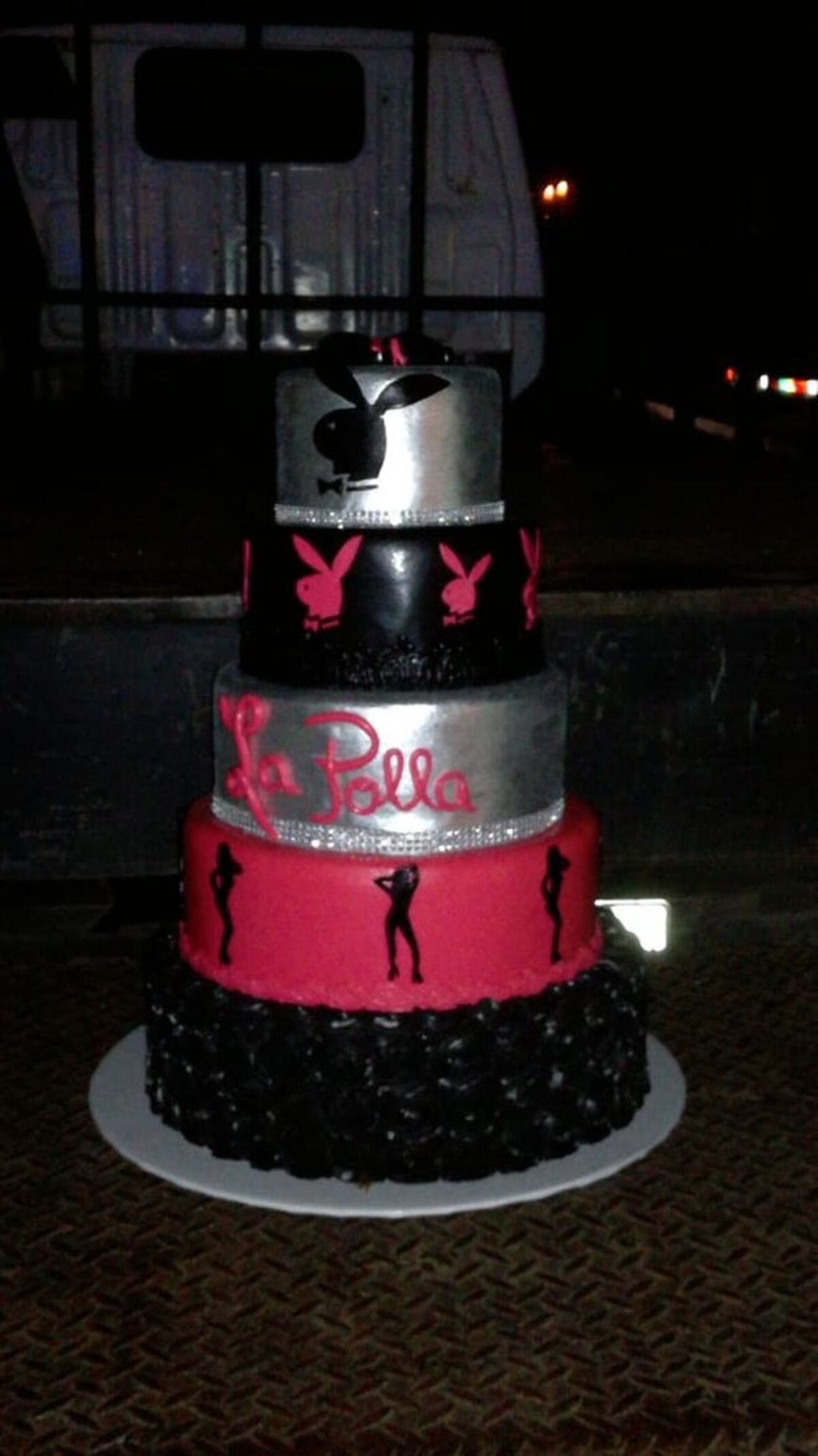 Bomba y plena. 'La Polla' celebró su cumpleaños mostrando sexi tatuaje