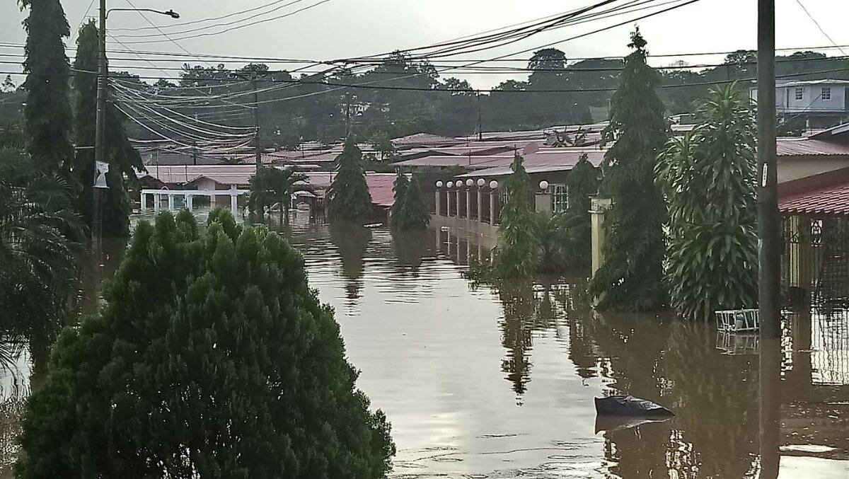 Las autoridades analizan los estragos que causó la inundación de Plaza Valencia