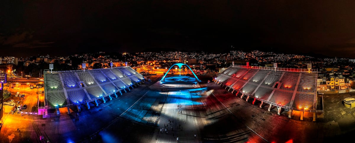 Un Sambódromo de Río vacío gana iluminación especial para víctimas de covid