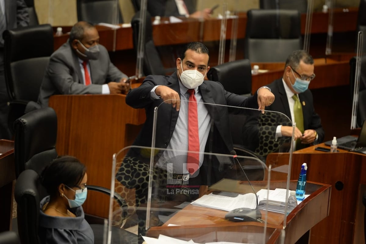 Diputados se dicen de todo. Desde mentirosos y hasta calienta silla