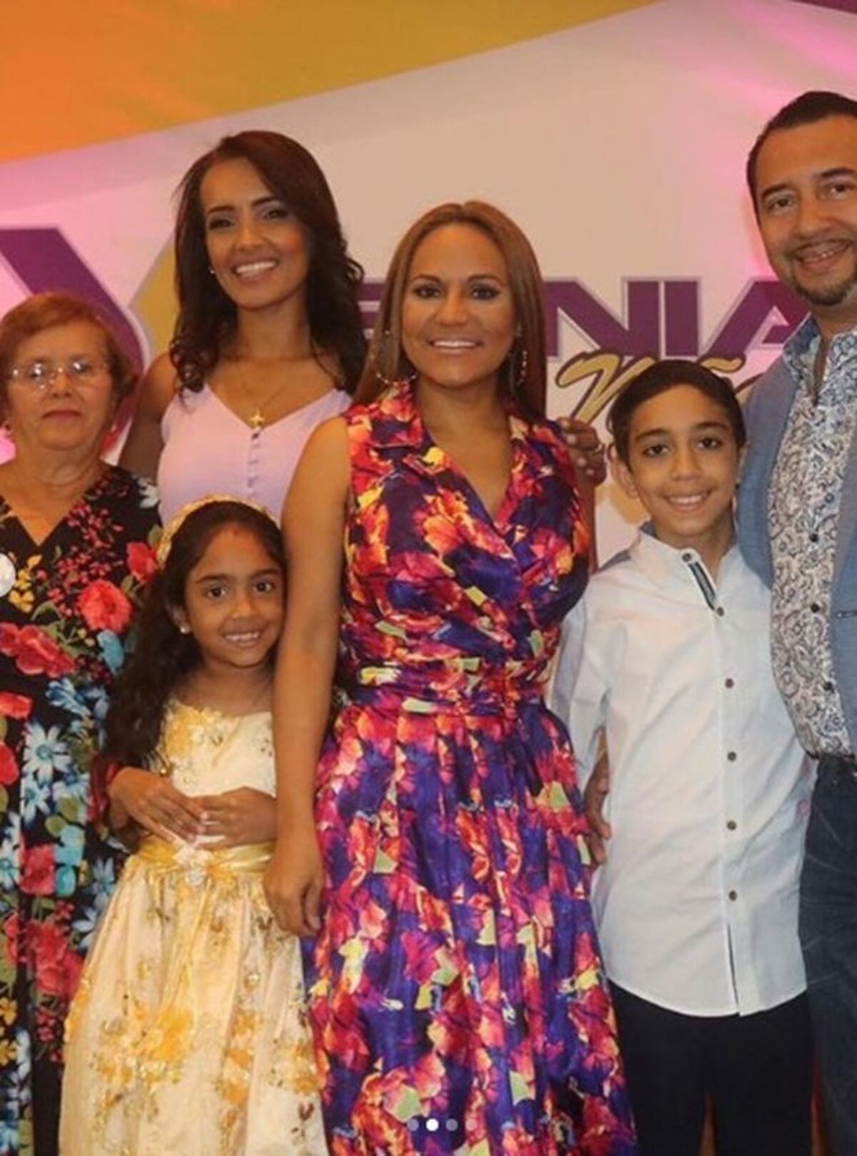 ¡Ahí 'ta!Miren quién va de suplente a representante.Dice Sandra que van con todo