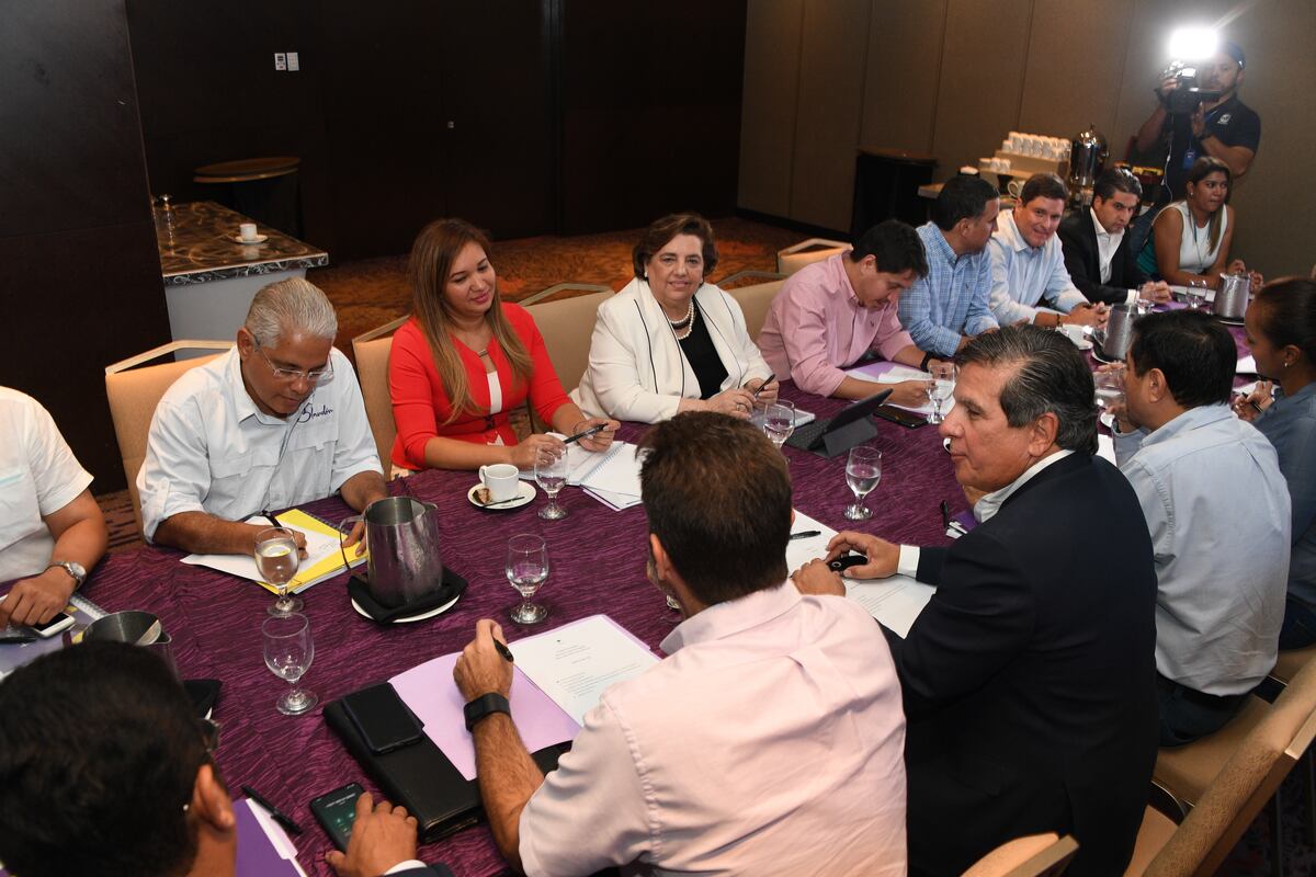 Directivos del Partido Panameñista deciden dejar sus cargos y llaman a una Convención Extraordinaria