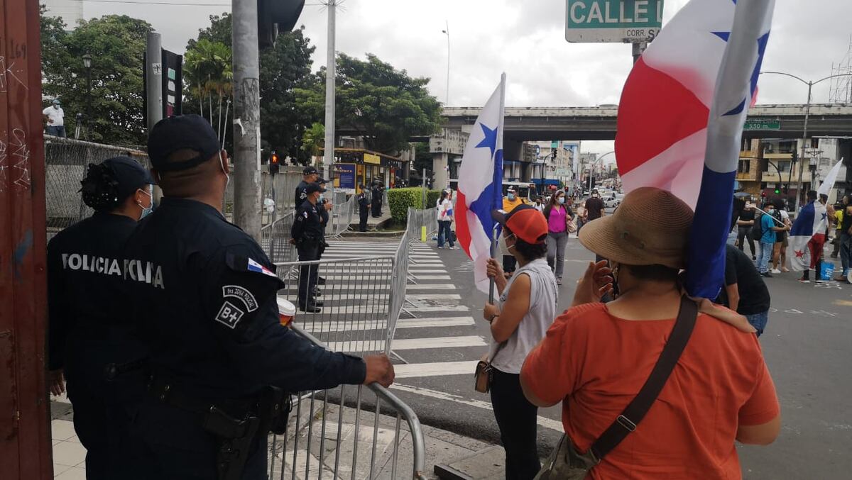 ‘Soy periodista, soy periodista’. Y lo aprehendieron. Se formó. ‘Fue un hecho confuso. Hubo una falla allí’, admitió subdirector de la Policía. Video